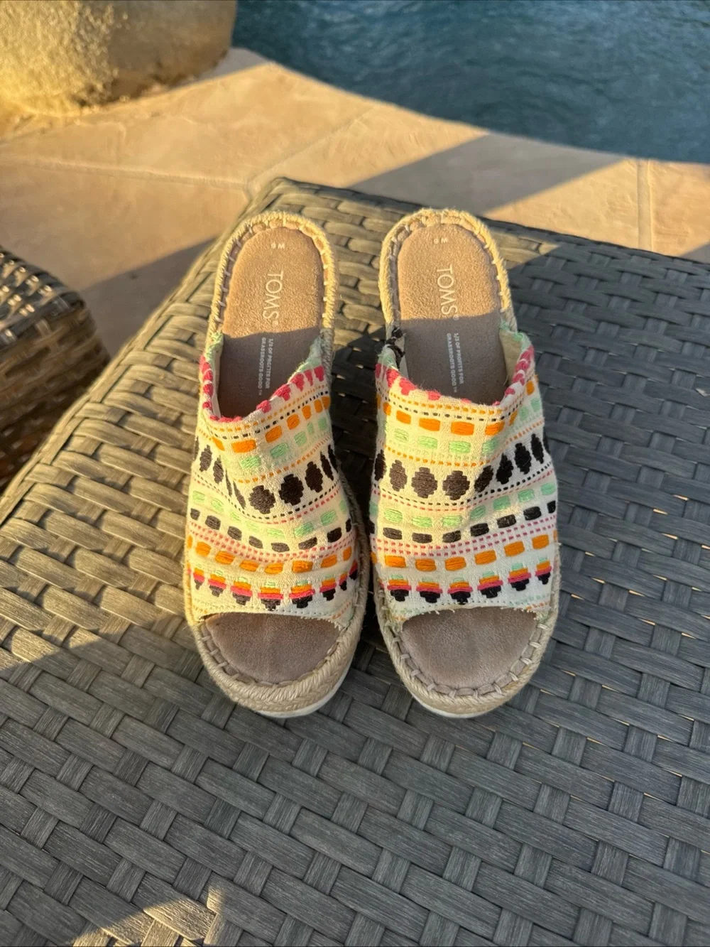 TOMS Monica Mule Wedge Heels EUC 6 Multi-Color Woven Geometric Espadrille